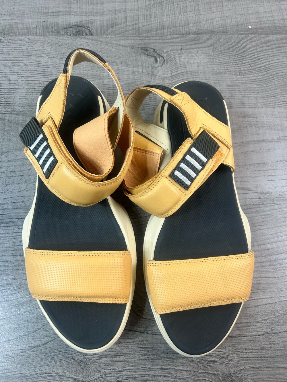 Sorel Splorer Blitz  Strider  Size 10 Yellow Leather Adjustable Strap Sandals - Picture 2 of 8